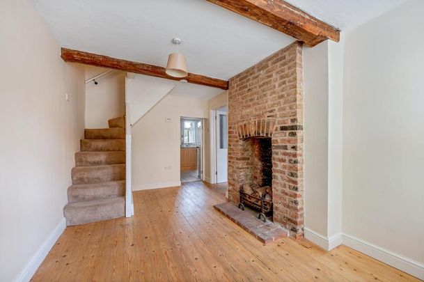 2 bedroom character property to rent - Photo 1