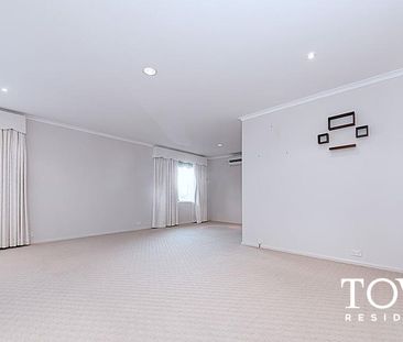 8 Degraves Crescent, Wanniassa ACT 2903 - House For Rent | Domain - Photo 1