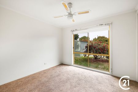 Like New - Immaculate Established Family Home - Photo 5