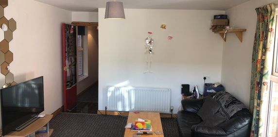 Flat 2-2 Eglantine Gardens, BT96EZ, Belfast - Photo 2