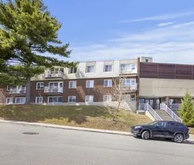 1 room apartment of 66m² in Gatineau - Photo 1