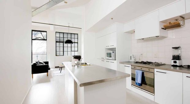 Charming Heritage Apartment in Prime CBD Location - Photo 1