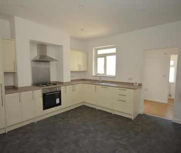 2 bedroom end of terrace house to rent - Photo 4