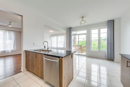 For Lease - 78 Tesla Crescent, East Gwillimbury, Ontario - Photo 2