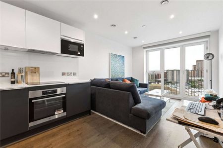 Available July! | Fully Furnished | One Double Bedroom | 24 Hour Concierge, Residents Gym & Other Luxury Amenities - Photo 2