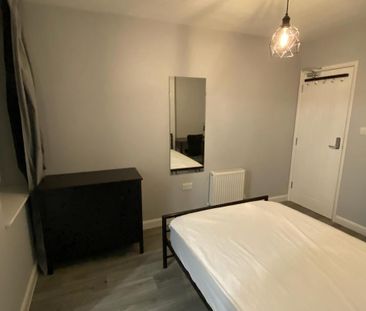 6 bedroom semi-detached house to rent - Photo 4