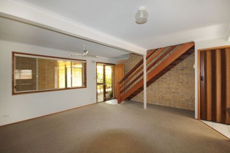 Spacious 2 Bedroom Townhouse in a Great Location! - Photo 2