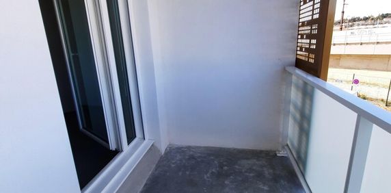 Location Appartement 1 pièce 19m² NIMES 30000 - Photo 2
