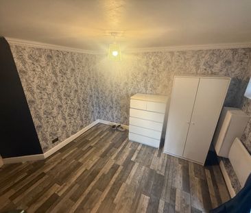 3 Bed Flat, Park Road, W4 - Photo 2