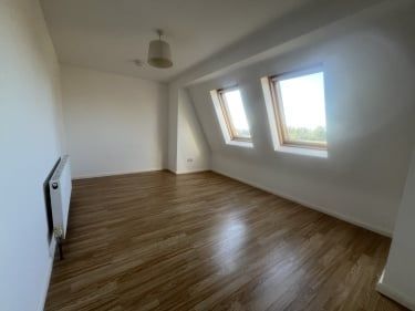3 Bed Flat, Botwell Court, HA1 - Photo 3