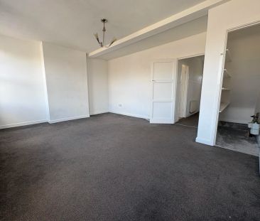 **NO DEPOSIT OPTION AVAILABLE** A lovely three bedroom split level ... - Photo 4