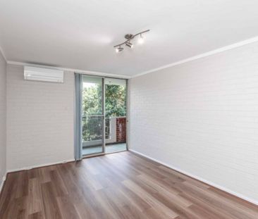 Freshly updated, in Vibrant Victoria Park - Photo 3