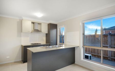 Modern 3 Bedroom Home in Tarneit - Photo 2