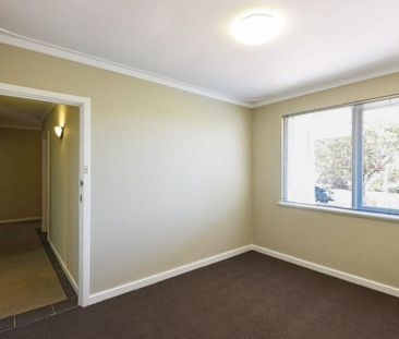 Bateman - Photo 6