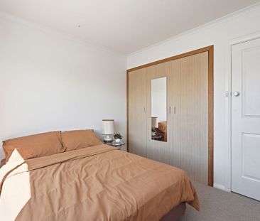 Charming 3-Bedroom House for Lease in Brighton - Photo 6