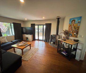 Beachlands, 3 Bedrooms - Photo 2