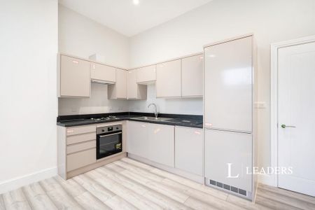 3 bedroom flat to rent - Photo 5