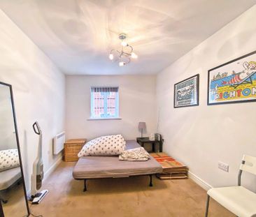 Comet House, Wallis Square, Farnborough, GU14 - Photo 6