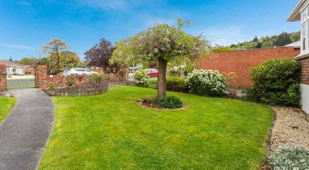 A beautiful brick house in a NEV’s most sought-aft - Photo 4