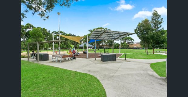 Light-Filled First Floor Apartment Designed for Easy Living and Year-Round Comfort - Photo 1