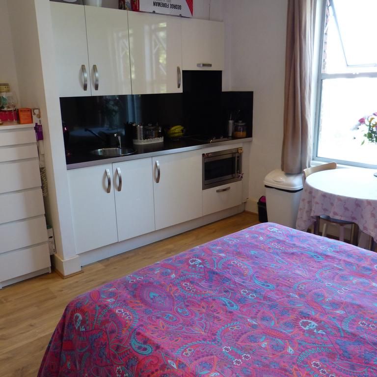 Studio to rent - Photo 1