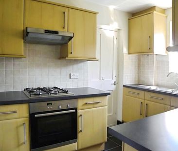 Imber Close, Esher, Surrey, KT10 8EB - Photo 2