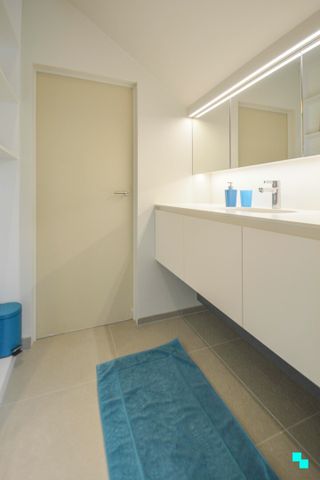 Vrijstaande villa met vier slaapkamers op perceel van ca. 1717 m² - Photo 4