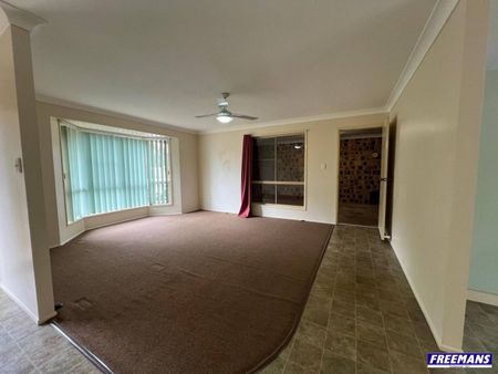 Spacious 3-Bedroom Brick Unit with Courtyard - Photo 2