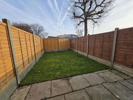 Coney Burrows, Chingford, E4 - Photo 2