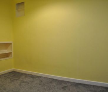 2 bedroom ground floor flat to rent - Photo 1