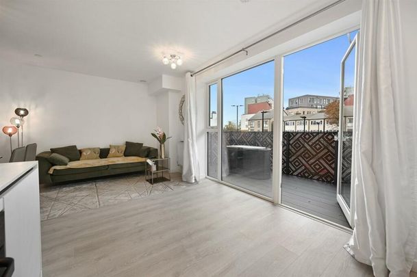 3 bedroom flat to rent - Photo 1