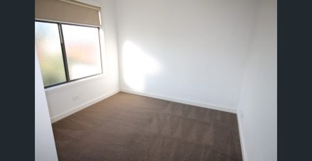 Modern Spacious Townhouse in Great Location - Photo 3