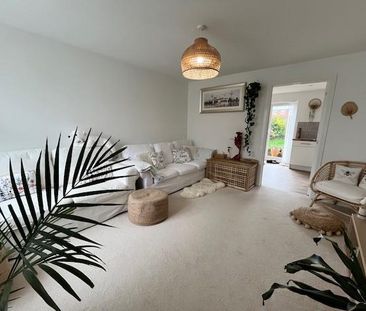 3 bedroom semi-detached house to rent - Photo 2