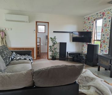 TWO BEDROOM CLYDE COTTAGE - Photo 1