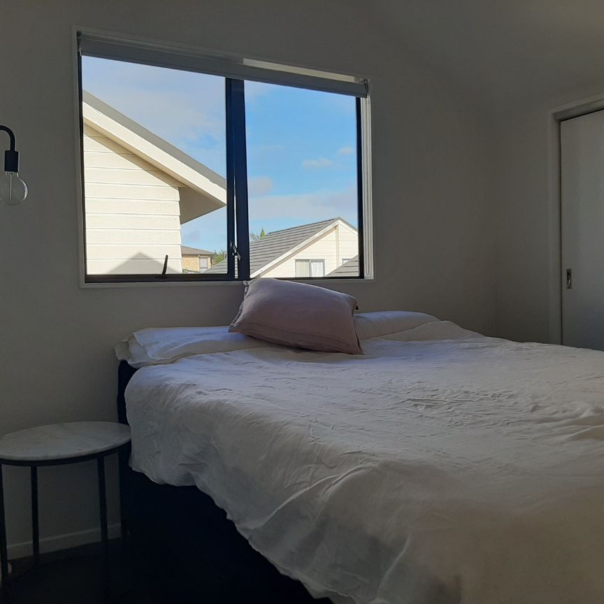 Spacious Family Home in Massey - Photo 1