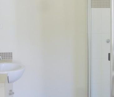 Being renovated - Fresh paint and new carpet! - Photo 5