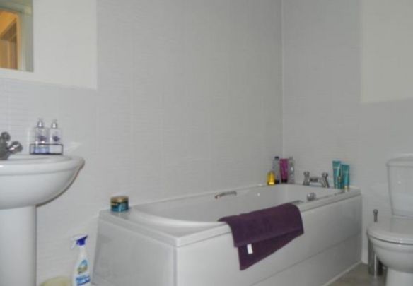 2 bed Apartment for Rent - Photo 1