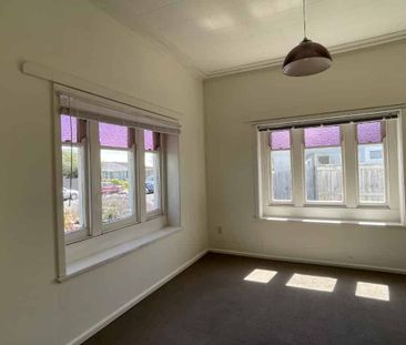 HASTINGS CENTRAL - 3 BEDROOMS - Photo 5