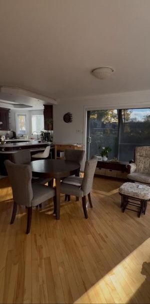 4 1/2 à louer 2260PC très lumineux et grand - Photo 1