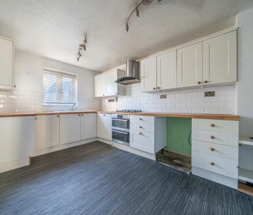 2 bedroom semi-detached house to rent - Photo 4