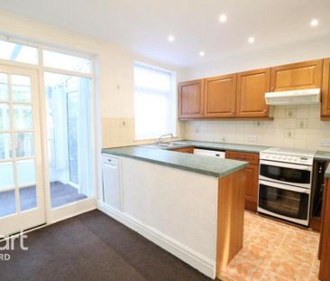 3 bedroom semi-detached house to rent - Photo 4