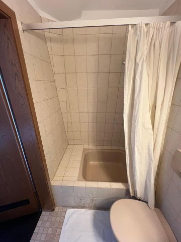 Möblierte Studentenzimmer / Monteurzimmer mit eigenem Bad – Top Lage: Stuttgart-Feuerbach – U-Bahn direkt gegenüber – Parkplätze vorhanden - Photo 5