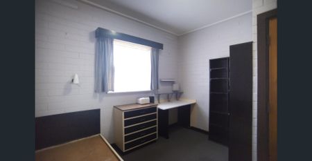 NEAT& TIDY 3-BEDROOM BEACH SIDE UNIT – Comfort, Convenience & Coastal Living! - Photo 5