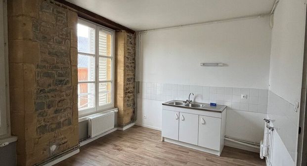 Secteur de Mézières dans petit collectif, appartement de 125m² en duplex comprenant : - Photo 1