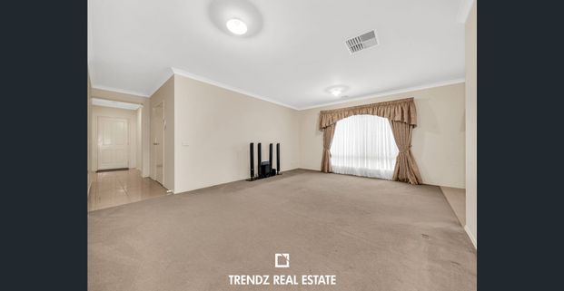 COZY PROPERTY CLOSE TO ALL AMENITIES ! - Photo 1