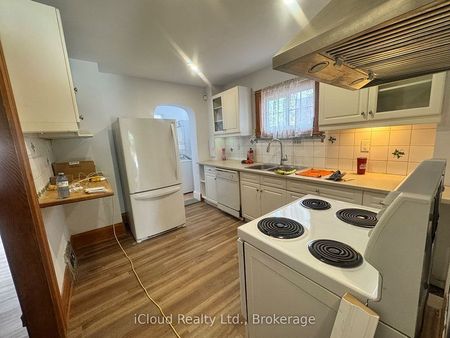 For Lease - 1395 Dougall Avenue Unit# 1, Windsor, Ontario - Photo 2