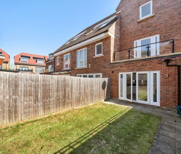 4 bedroom terraced house to rent - Photo 5