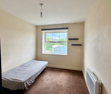2 bedroom Flat To Let - Photo 2