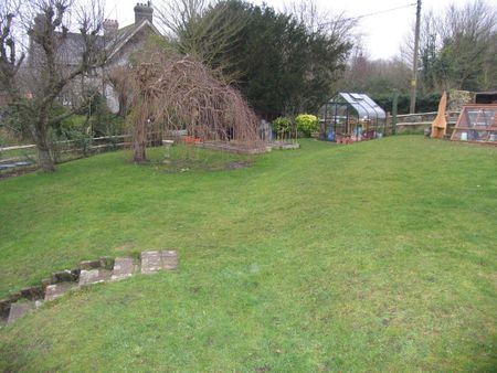 3 bedroom character property to rent - Photo 3