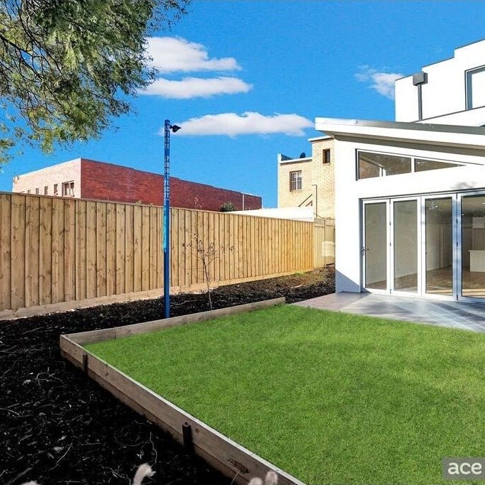 Laverton - Photo 1